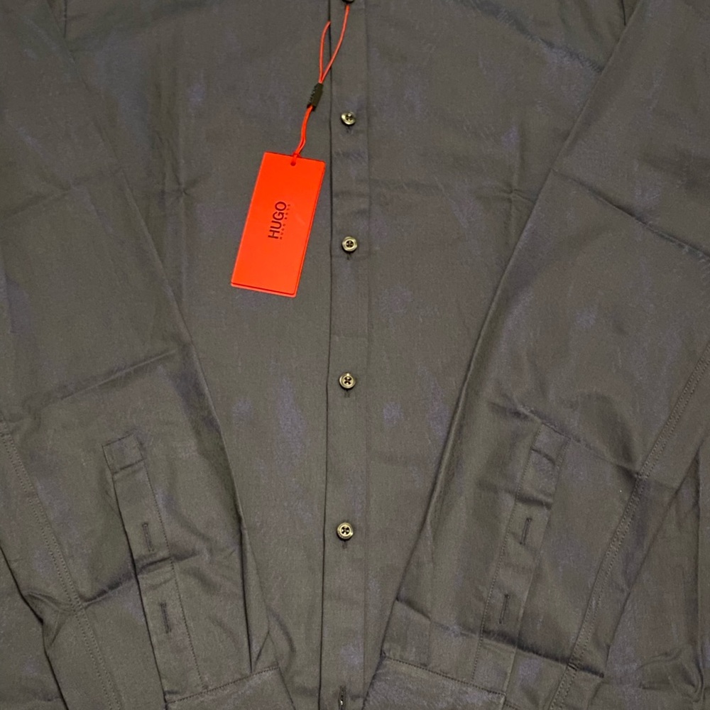 Hugo Boss button down (L) - Picture 4 of 4